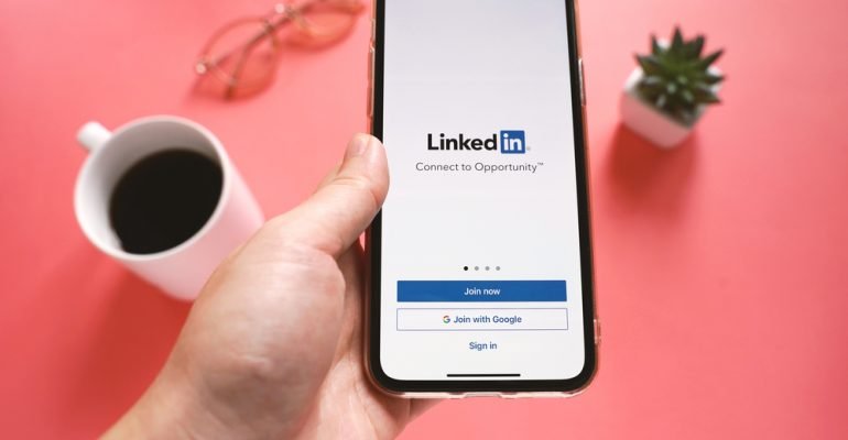 Do’s and Don’ts of Networking on LinkedIn for Language Professionals